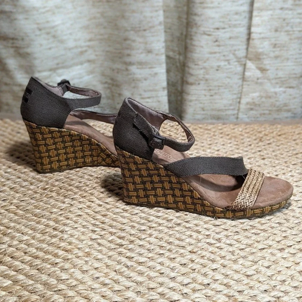 Toms pre owned